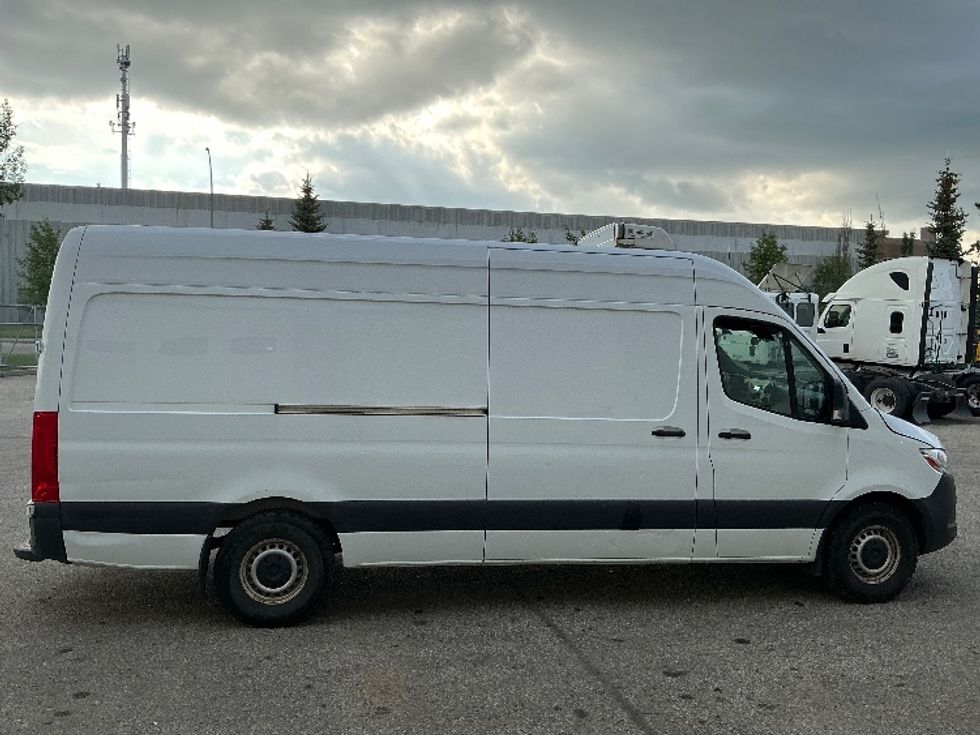 Refrigerated Truck-Light and Medium Duty Trucks-Mercedes-2019-Sprinter-Edmonton-AB-252,000\n\t\tkm-$ 31,500 - Image 14