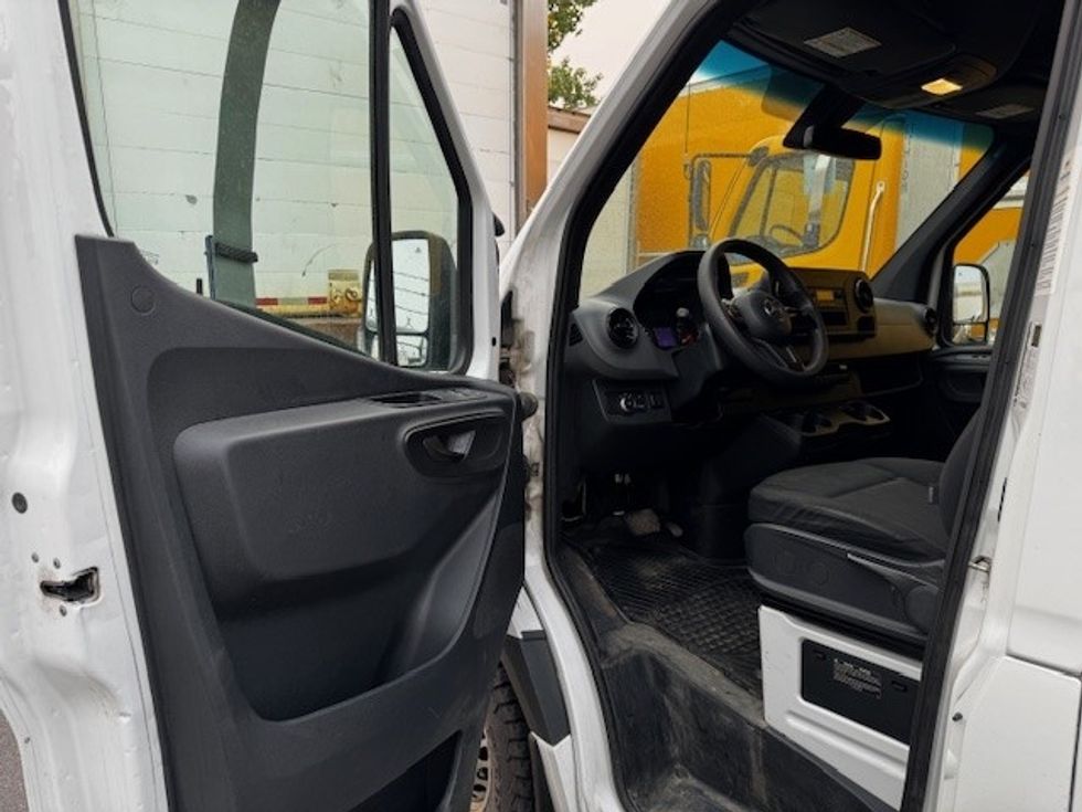 Refrigerated Truck-Light and Medium Duty Trucks-Mercedes-2019-Sprinter-Edmonton-AB-252,000\n\t\tkm-$ 31,500 - Image 15