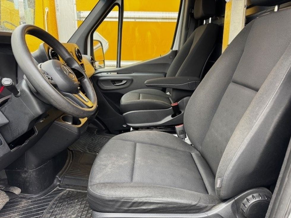 Refrigerated Truck-Light and Medium Duty Trucks-Mercedes-2019-Sprinter-Edmonton-AB-252,000\n\t\tkm-$ 31,500 - Image 16