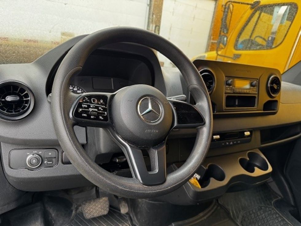 Refrigerated Truck-Light and Medium Duty Trucks-Mercedes-2019-Sprinter-Edmonton-AB-252,000\n\t\tkm-$ 31,500 - Image 18