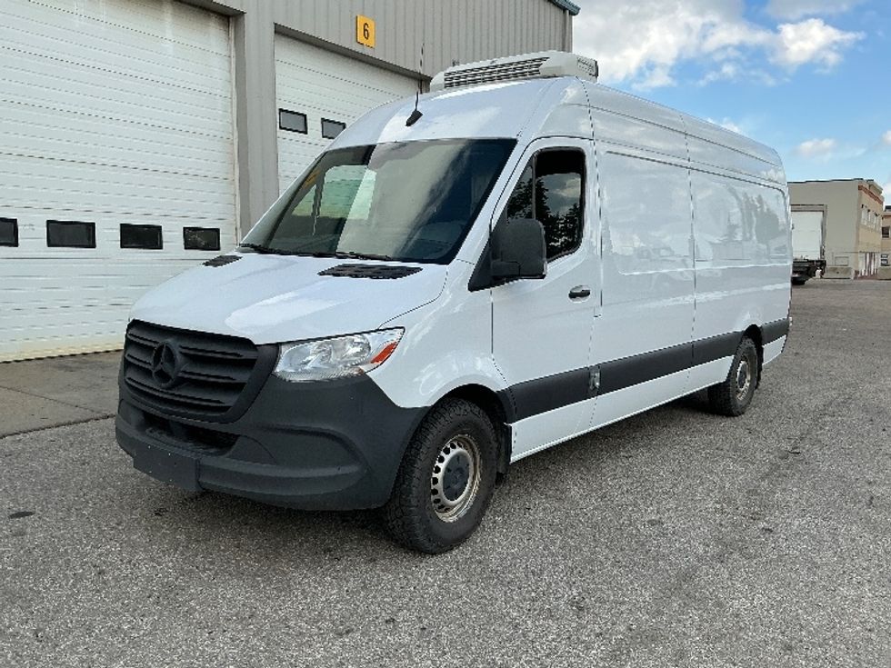 2019 Mercedes Benz Sprinter photo 2