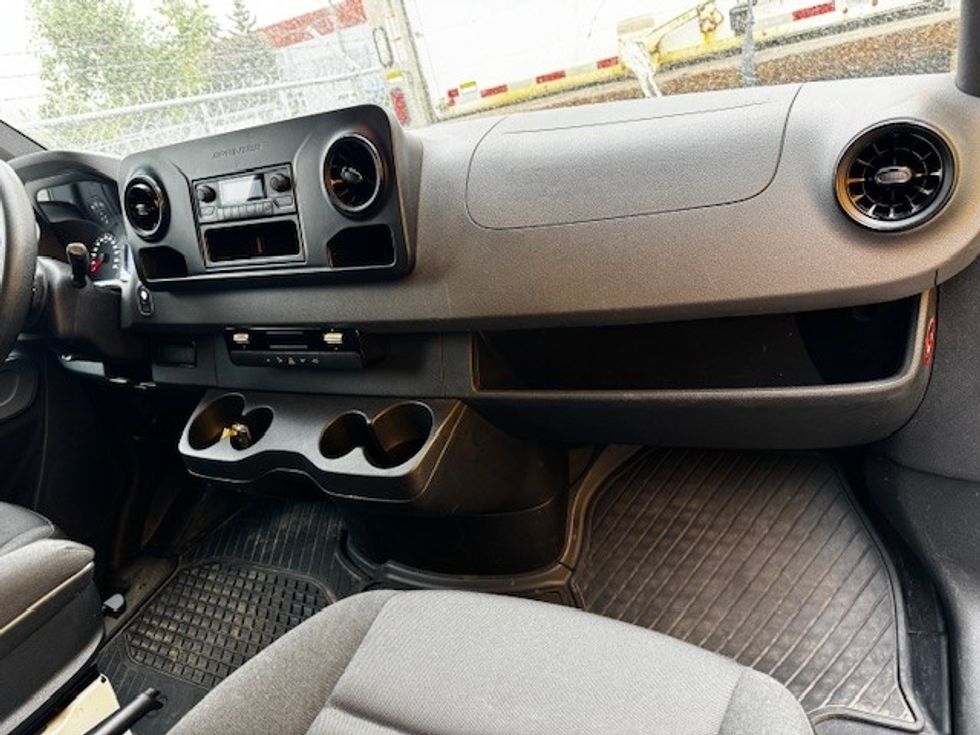 Refrigerated Truck-Light and Medium Duty Trucks-Mercedes-2019-Sprinter-Edmonton-AB-252,000\n\t\tkm-$ 31,500 - Image 22