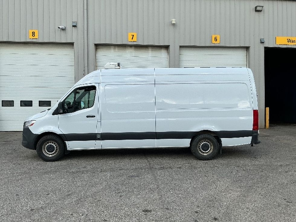 2019 Mercedes Benz Sprinter photo 3