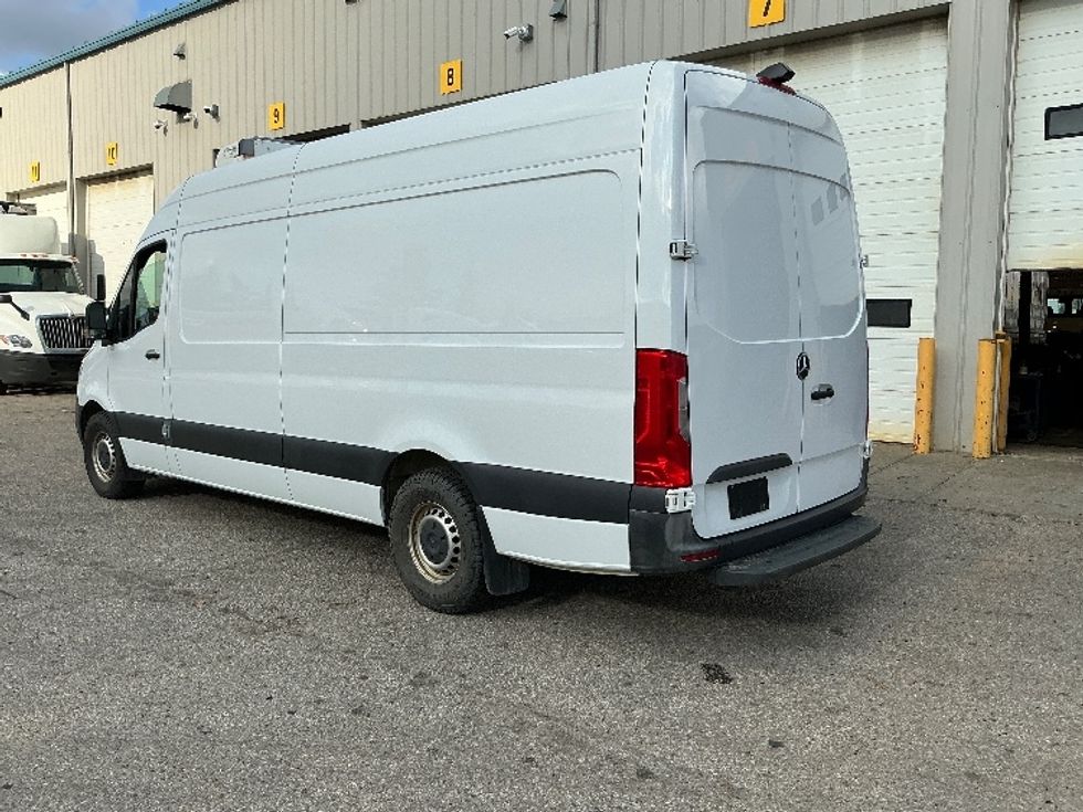 Refrigerated Truck-Light and Medium Duty Trucks-Mercedes-2019-Sprinter-Edmonton-AB-252,000\n\t\tkm-$ 31,500 - Image 5