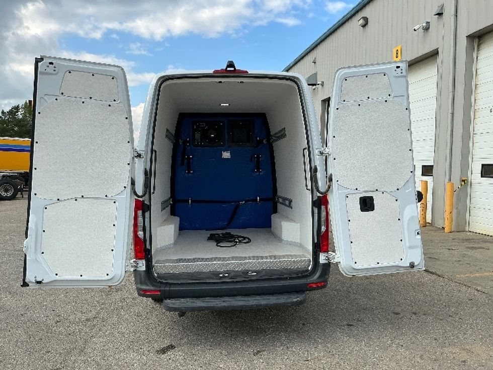 Refrigerated Truck-Light and Medium Duty Trucks-Mercedes-2019-Sprinter-Edmonton-AB-252,000\n\t\tkm-$ 31,500 - Image 7