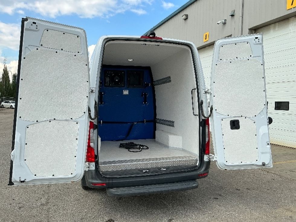 Refrigerated Truck-Light and Medium Duty Trucks-Mercedes-2019-Sprinter-Edmonton-AB-252,000\n\t\tkm-$ 31,500 - Image 8