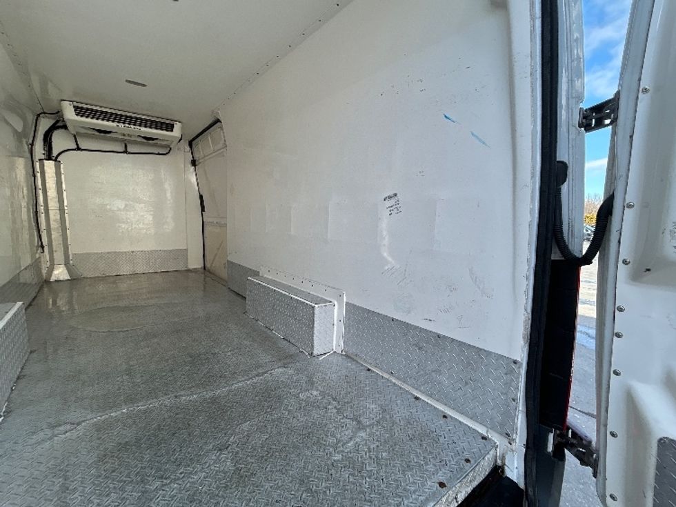 Refrigerated Truck-Light and Medium Duty Trucks-Mercedes-2020-Sprinter-Montreal-PQ-165,222\n\t\tkm-$ 38,500 - Image 10