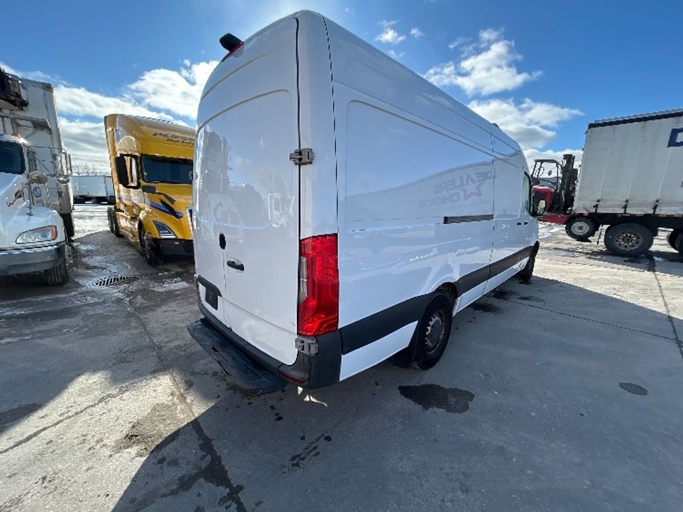 Refrigerated Truck-Light and Medium Duty Trucks-Mercedes-2020-Sprinter-Montreal-PQ-165,222\n\t\tkm-$ 38,500 - Image 11