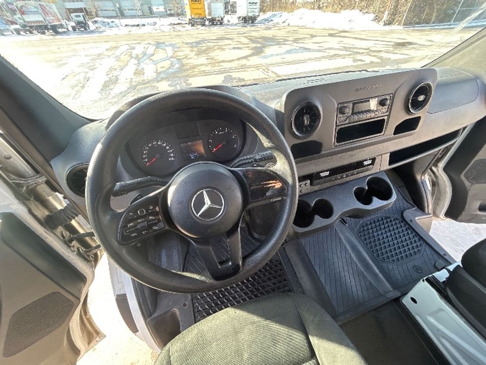 Refrigerated Truck-Light and Medium Duty Trucks-Mercedes-2020-Sprinter-Montreal-PQ-165,222\n\t\tkm-$ 38,500 - Image 14
