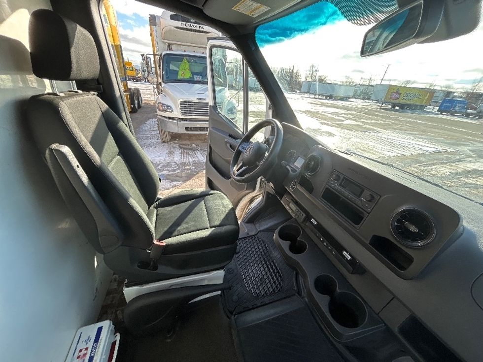 Refrigerated Truck-Light and Medium Duty Trucks-Mercedes-2020-Sprinter-Montreal-PQ-165,222\n\t\tkm-$ 38,500 - Image 19