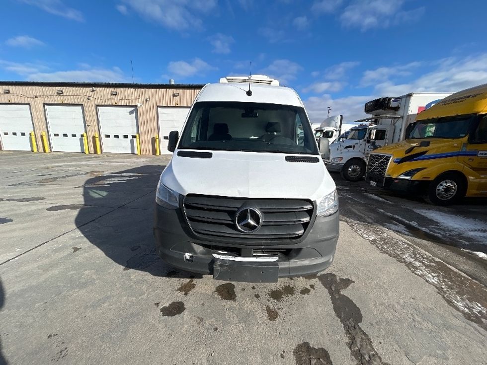 Refrigerated Truck-Light and Medium Duty Trucks-Mercedes-2020-Sprinter-Montreal-PQ-165,222\n\t\tkm-$ 38,500 - Image 2