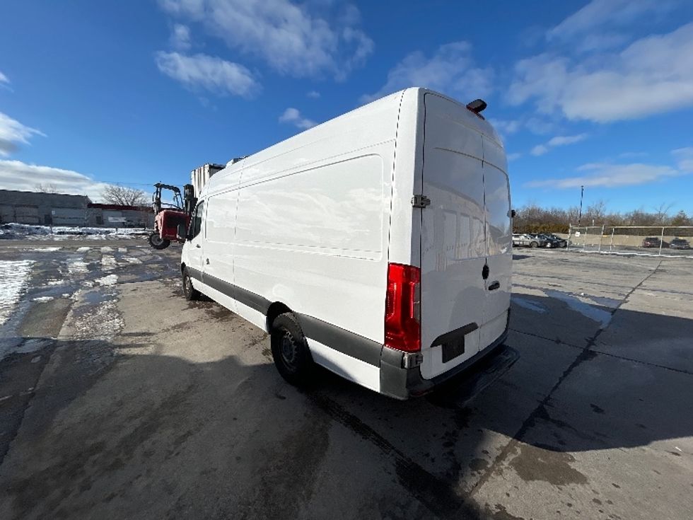 Refrigerated Truck-Light and Medium Duty Trucks-Mercedes-2020-Sprinter-Montreal-PQ-165,222\n\t\tkm-$ 38,500 - Image 5