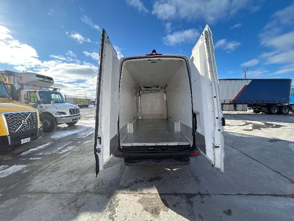 Refrigerated Truck-Light and Medium Duty Trucks-Mercedes-2020-Sprinter-Montreal-PQ-165,222\n\t\tkm-$ 38,500 - Image 7