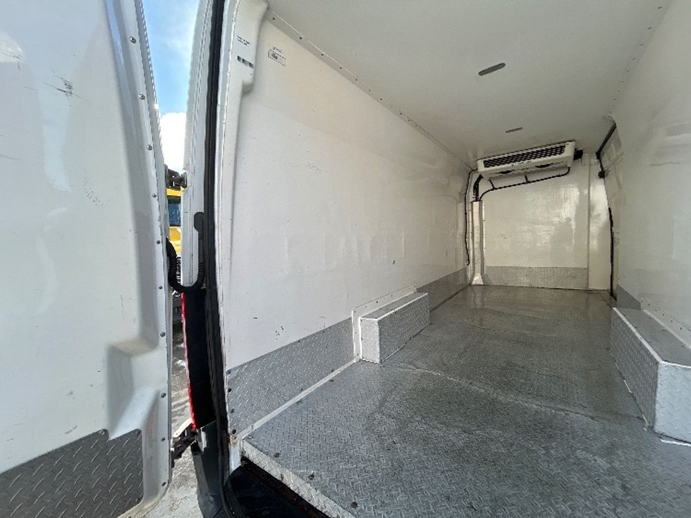 Refrigerated Truck-Light and Medium Duty Trucks-Mercedes-2020-Sprinter-Montreal-PQ-165,222\n\t\tkm-$ 38,500 - Image 9