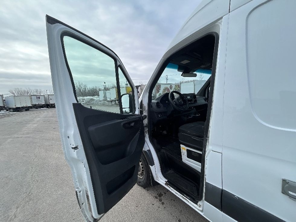 Refrigerated Truck-Light and Medium Duty Trucks-Mercedes-2020-Sprinter-Montreal-PQ-168,731\n\t\tkm-$ 38,750 - Image 14