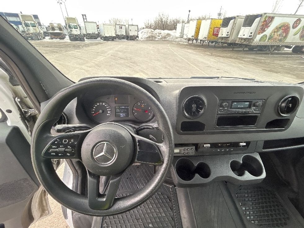 Refrigerated Truck-Light and Medium Duty Trucks-Mercedes-2020-Sprinter-Montreal-PQ-168,731\n\t\tkm-$ 38,750 - Image 16