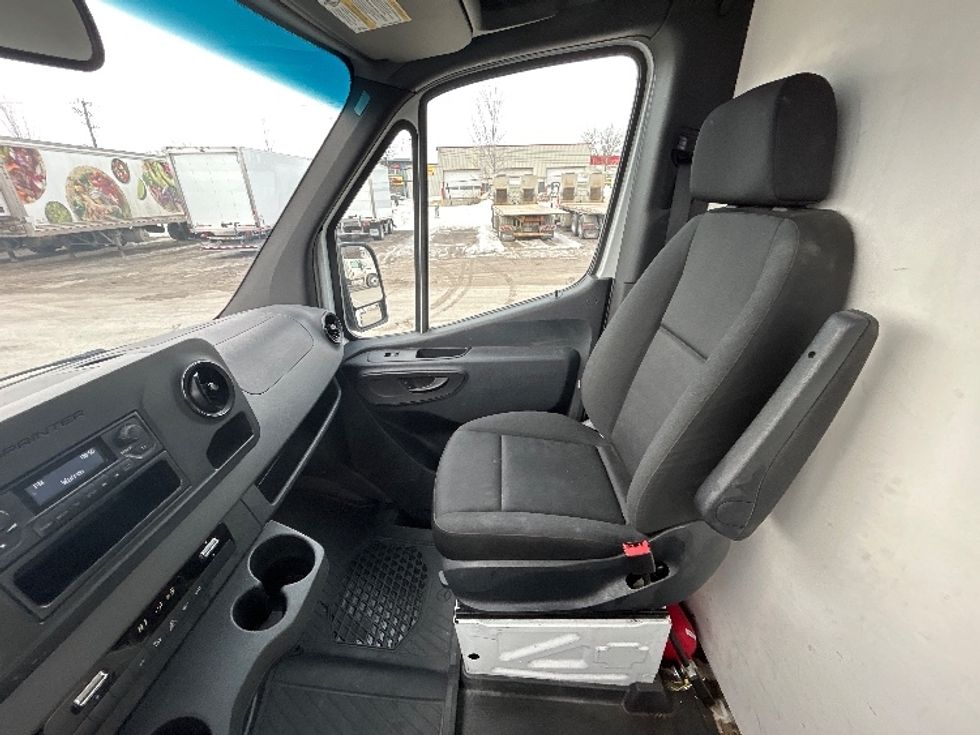 Refrigerated Truck-Light and Medium Duty Trucks-Mercedes-2020-Sprinter-Montreal-PQ-168,731\n\t\tkm-$ 38,750 - Image 17