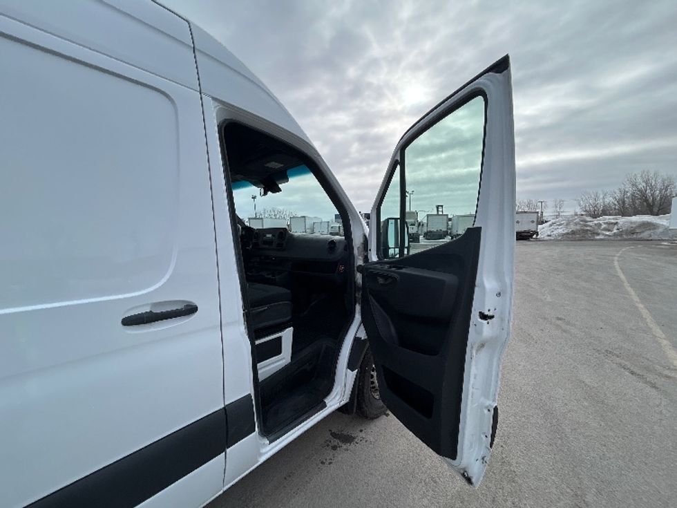 Refrigerated Truck-Light and Medium Duty Trucks-Mercedes-2020-Sprinter-Montreal-PQ-168,731\n\t\tkm-$ 38,750 - Image 18