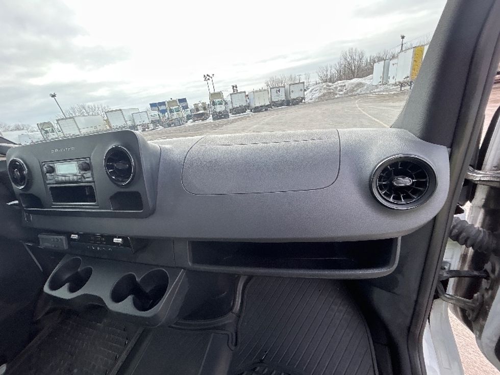 Refrigerated Truck-Light and Medium Duty Trucks-Mercedes-2020-Sprinter-Montreal-PQ-168,731\n\t\tkm-$ 38,750 - Image 19