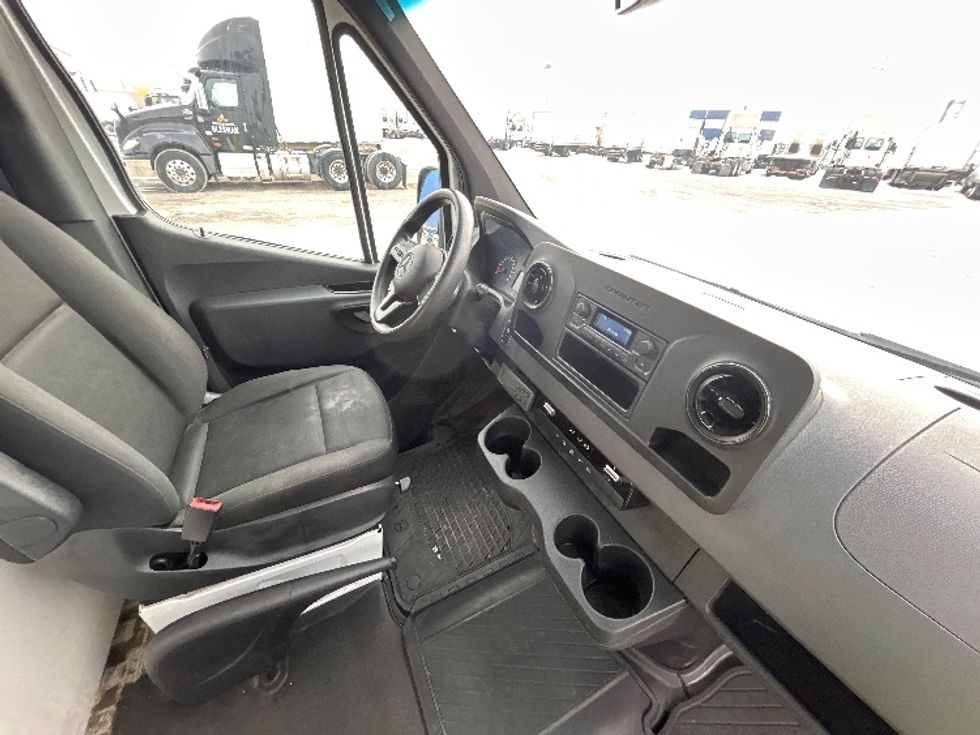Refrigerated Truck-Light and Medium Duty Trucks-Mercedes-2020-Sprinter-Montreal-PQ-168,731\n\t\tkm-$ 38,750 - Image 20
