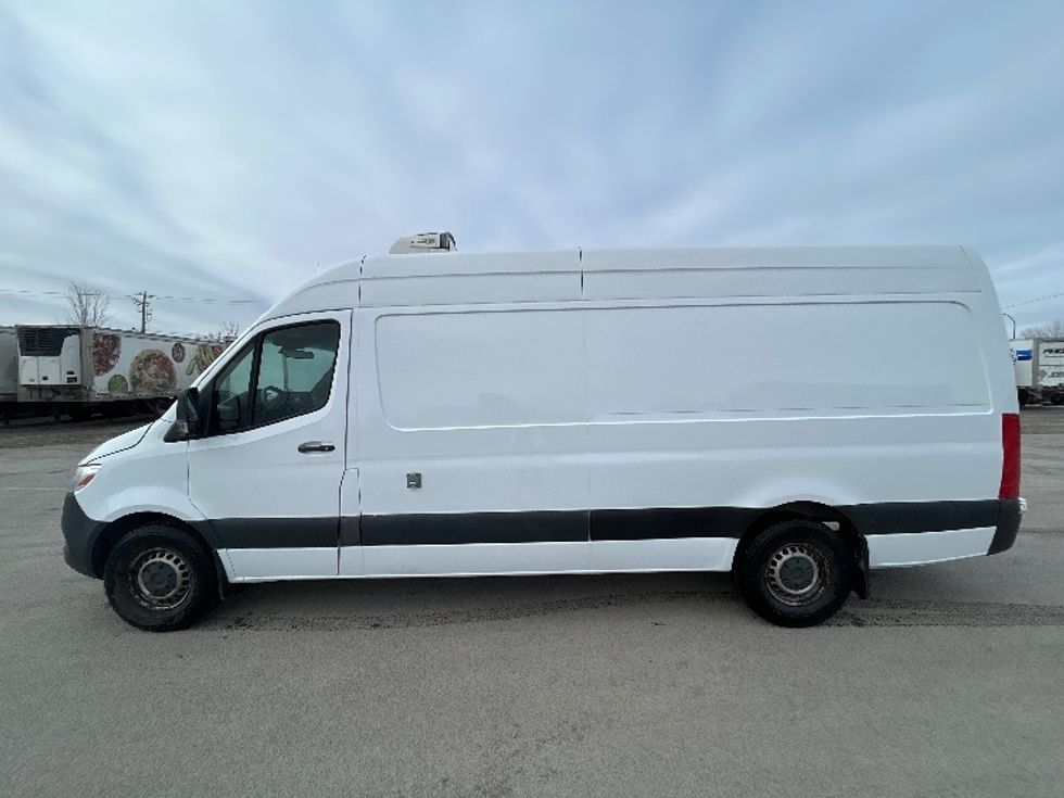 Refrigerated Truck-Light and Medium Duty Trucks-Mercedes-2020-Sprinter-Montreal-PQ-168,731\n\t\tkm-$ 38,750 - Image 4