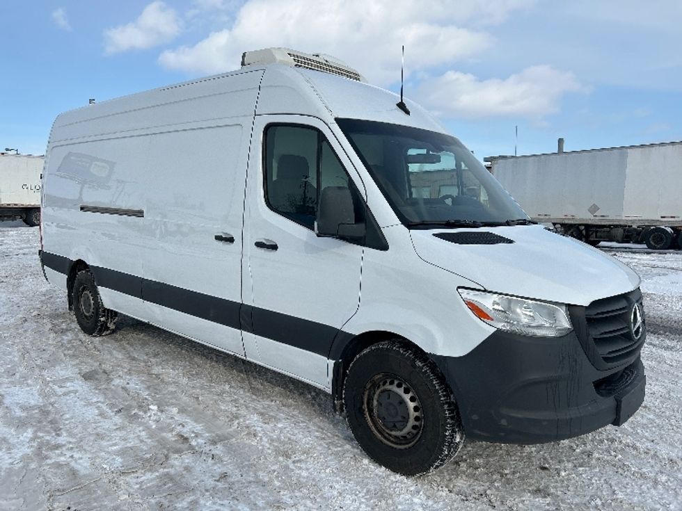 Refrigerated Truck-Light and Medium Duty Trucks-Mercedes-2020-Sprinter-Montreal-PQ-170,491\n\t\tkm-$ 12,750 - Image 1