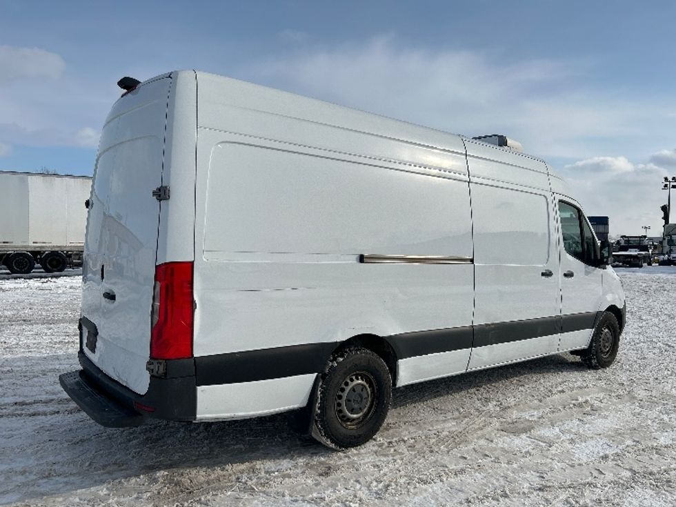 Refrigerated Truck-Light and Medium Duty Trucks-Mercedes-2020-Sprinter-Montreal-PQ-170,491\n\t\tkm-$ 12,750 - Image 12