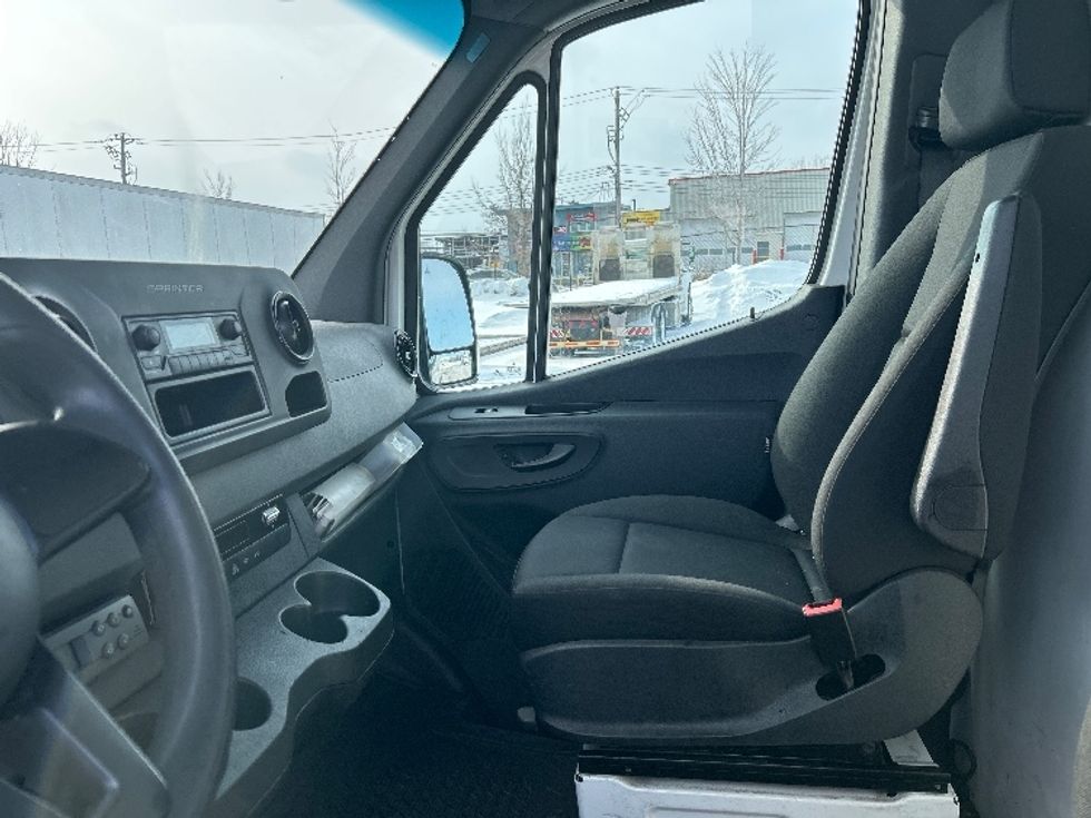 Refrigerated Truck-Light and Medium Duty Trucks-Mercedes-2020-Sprinter-Montreal-PQ-170,491\n\t\tkm-$ 12,750 - Image 17