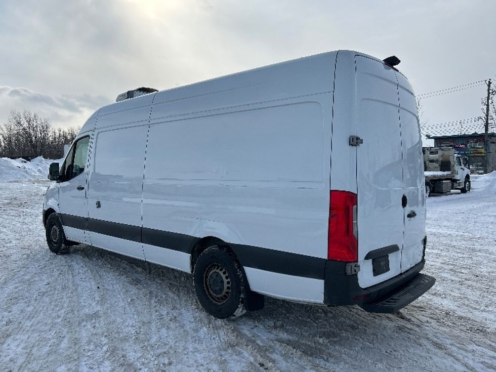 Refrigerated Truck-Light and Medium Duty Trucks-Mercedes-2020-Sprinter-Montreal-PQ-170,491\n\t\tkm-$ 12,750 - Image 6