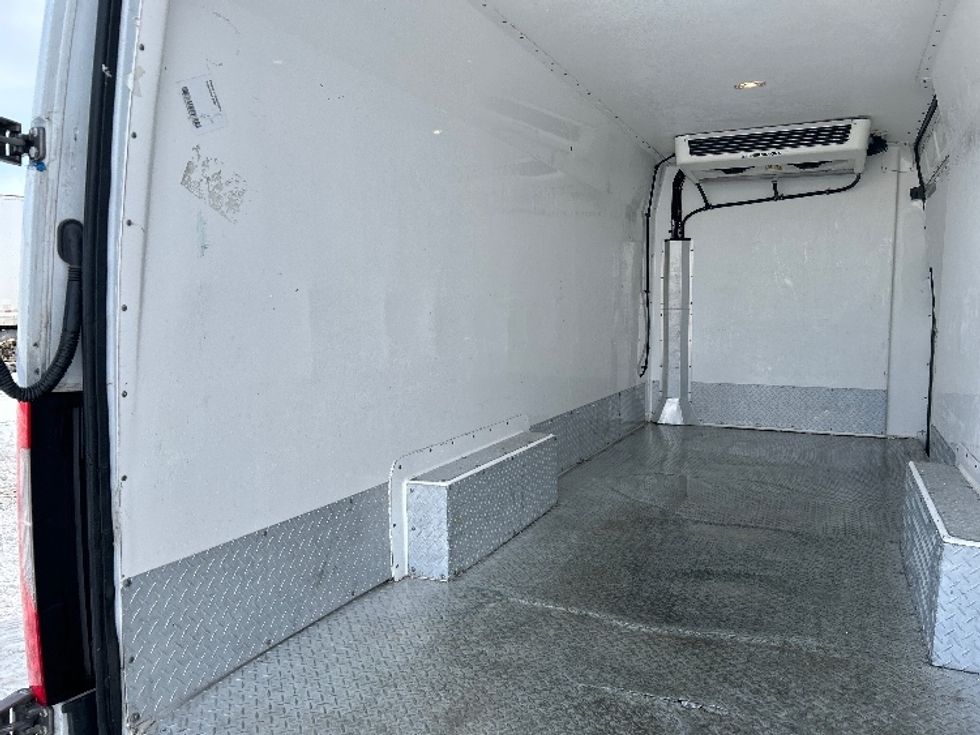 Refrigerated Truck-Light and Medium Duty Trucks-Mercedes-2020-Sprinter-Montreal-PQ-170,491\n\t\tkm-$ 38,500 - Image 10