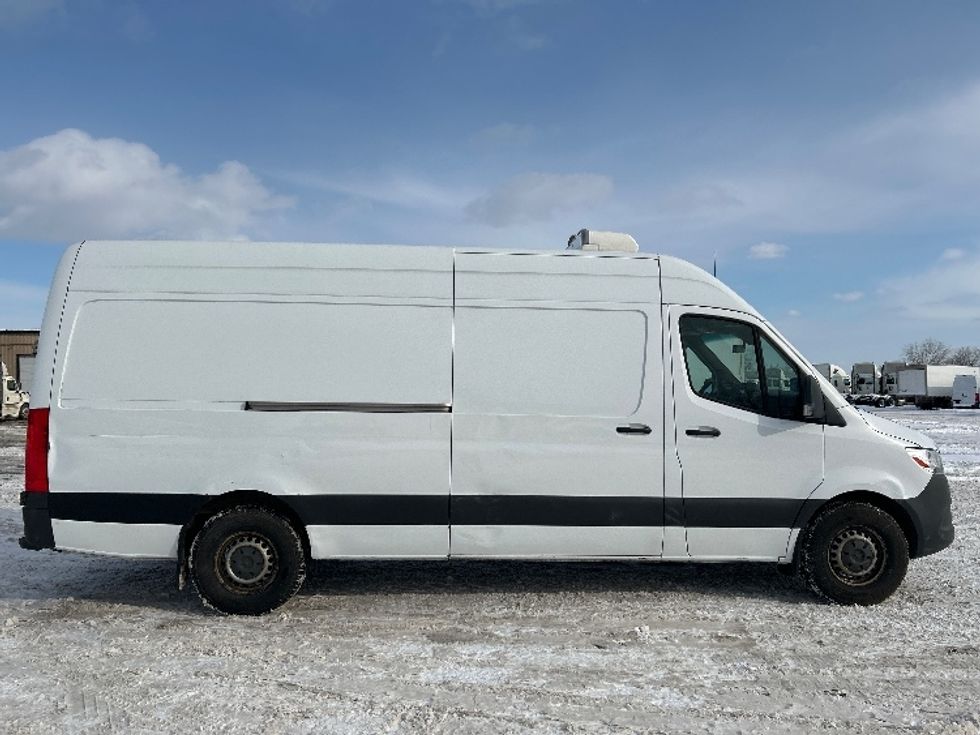Refrigerated Truck-Light and Medium Duty Trucks-Mercedes-2020-Sprinter-Montreal-PQ-170,491\n\t\tkm-$ 38,500 - Image 14