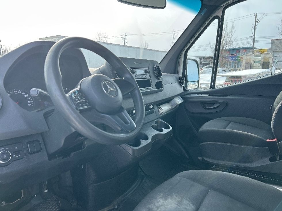 Refrigerated Truck-Light and Medium Duty Trucks-Mercedes-2020-Sprinter-Montreal-PQ-170,491\n\t\tkm-$ 38,500 - Image 15