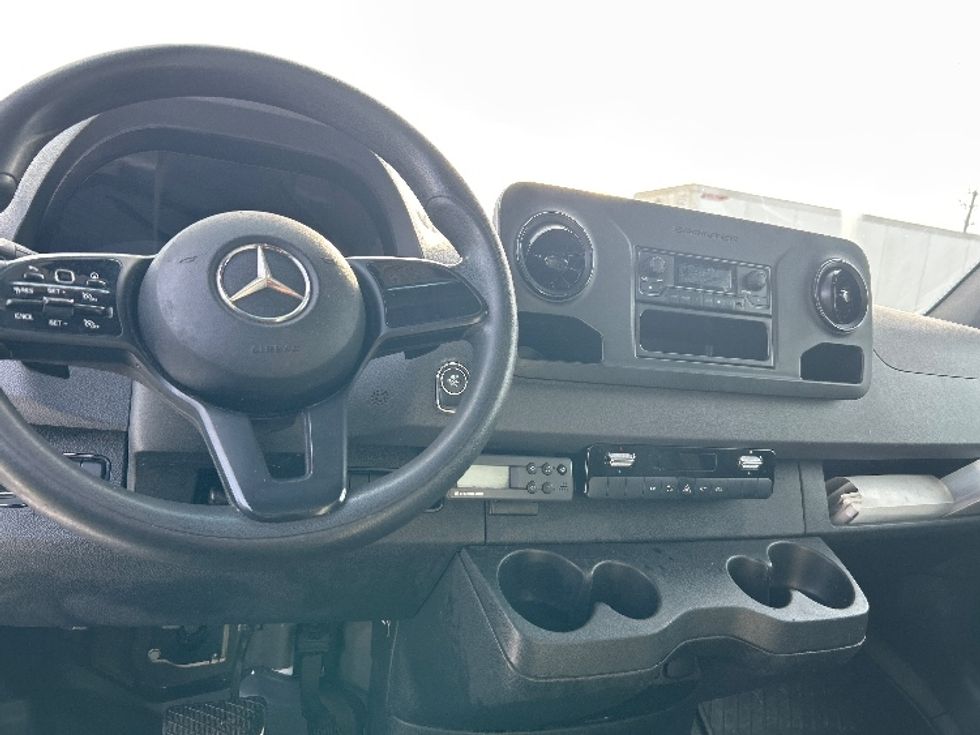 Refrigerated Truck-Light and Medium Duty Trucks-Mercedes-2020-Sprinter-Montreal-PQ-170,491\n\t\tkm-$ 38,500 - Image 16