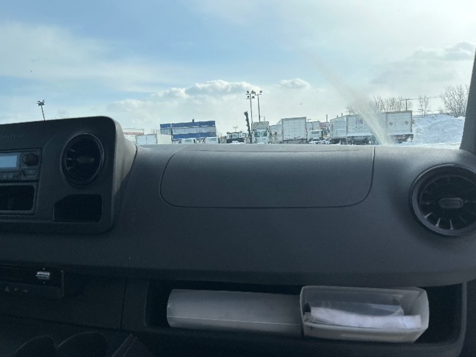 Refrigerated Truck-Light and Medium Duty Trucks-Mercedes-2020-Sprinter-Montreal-PQ-170,491\n\t\tkm-$ 38,500 - Image 19