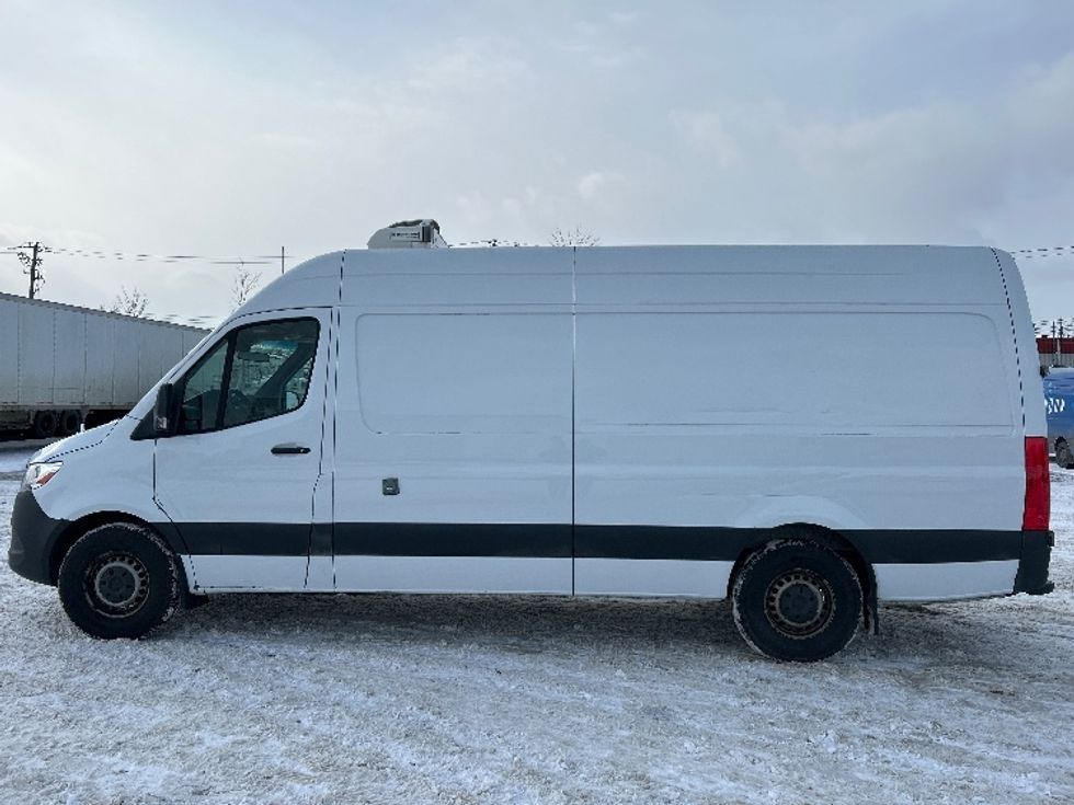 Refrigerated Truck-Light and Medium Duty Trucks-Mercedes-2020-Sprinter-Montreal-PQ-170,491\n\t\tkm-$ 38,500 - Image 4