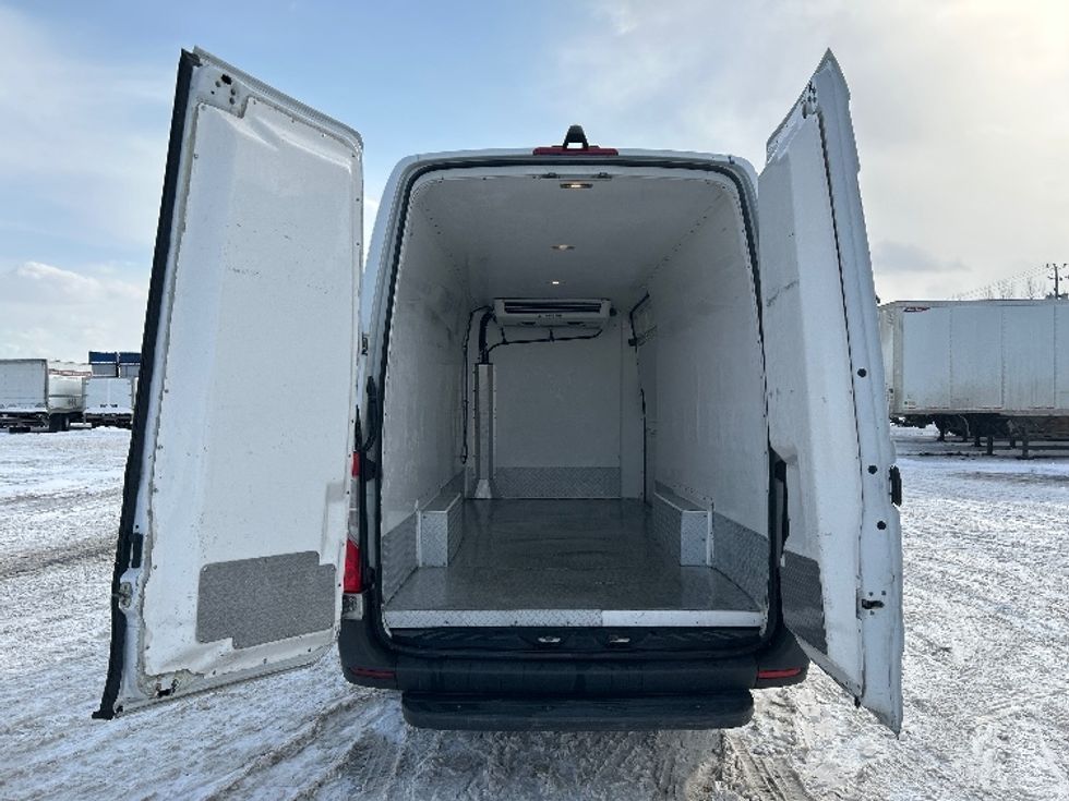 Refrigerated Truck-Light and Medium Duty Trucks-Mercedes-2020-Sprinter-Montreal-PQ-170,491\n\t\tkm-$ 38,500 - Image 8