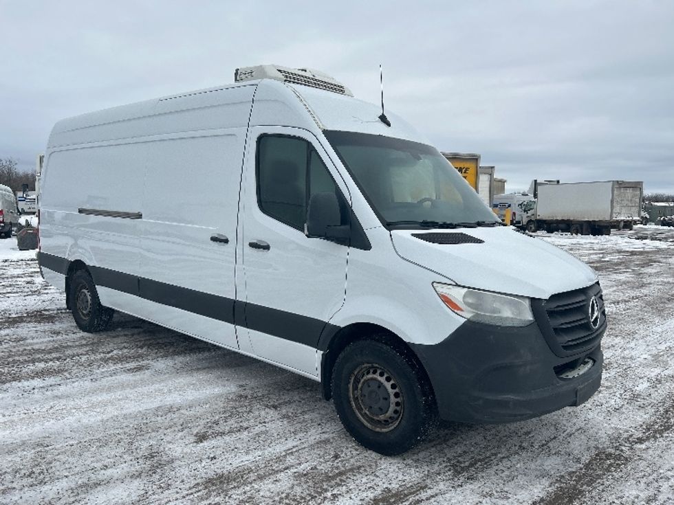 Refrigerated Truck-Light and Medium Duty Trucks-Mercedes-2020-Sprinter-Montreal-PQ-170,599\n\t\tkm-$ 38,500 - Image 1