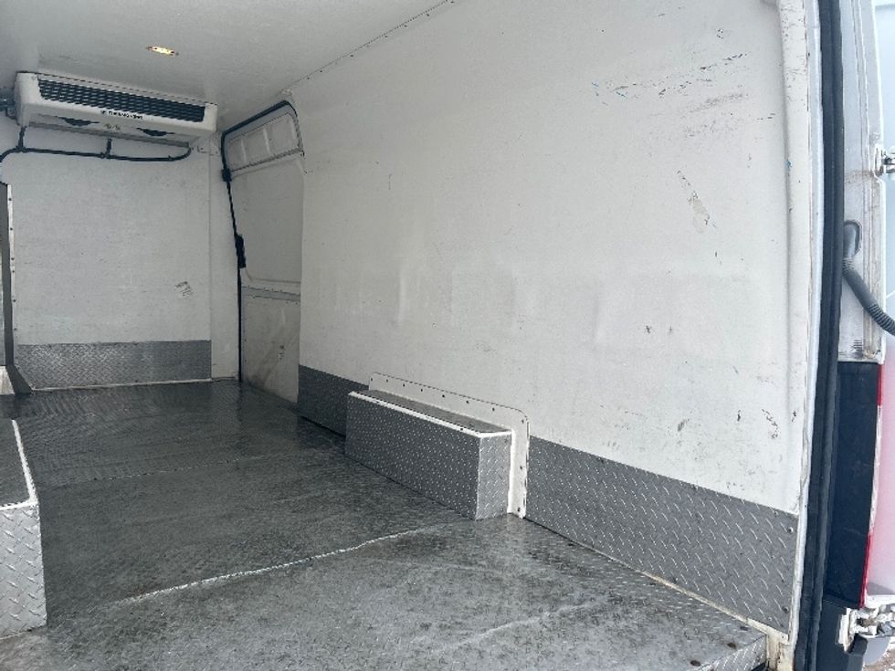 Refrigerated Truck-Light and Medium Duty Trucks-Mercedes-2020-Sprinter-Montreal-PQ-170,599\n\t\tkm-$ 38,500 - Image 12