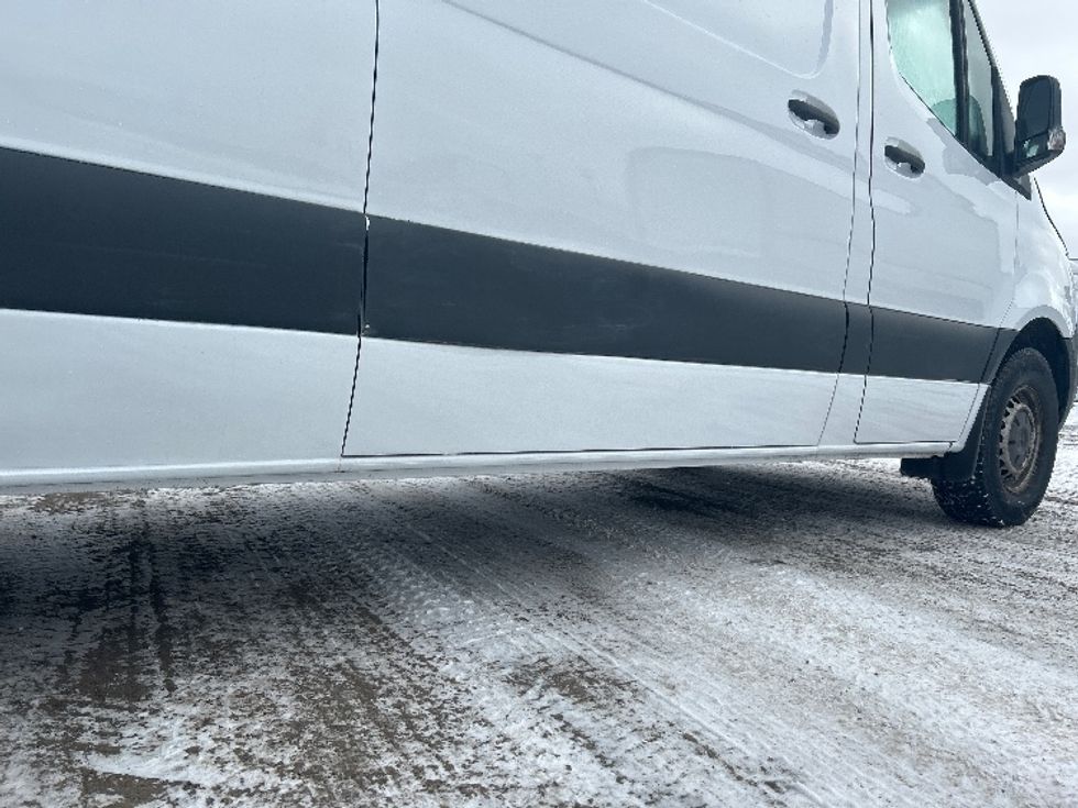 Refrigerated Truck-Light and Medium Duty Trucks-Mercedes-2020-Sprinter-Montreal-PQ-170,599\n\t\tkm-$ 38,500 - Image 14