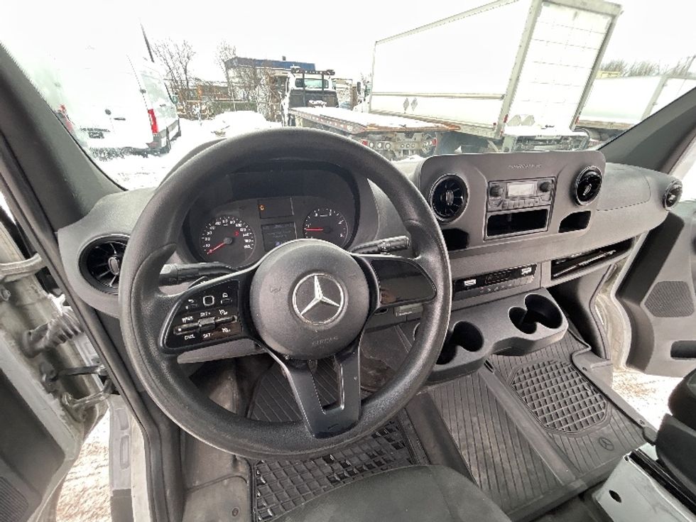 Refrigerated Truck-Light and Medium Duty Trucks-Mercedes-2020-Sprinter-Montreal-PQ-170,599\n\t\tkm-$ 38,500 - Image 17