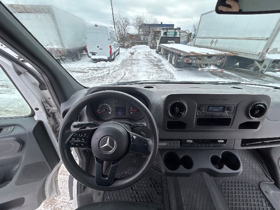 Refrigerated Truck-Light and Medium Duty Trucks-Mercedes-2020-Sprinter-Montreal-PQ-170,599\n\t\tkm-$ 38,500 - Image 18