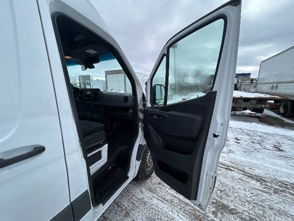 Refrigerated Truck-Light and Medium Duty Trucks-Mercedes-2020-Sprinter-Montreal-PQ-170,599\n\t\tkm-$ 38,500 - Image 20