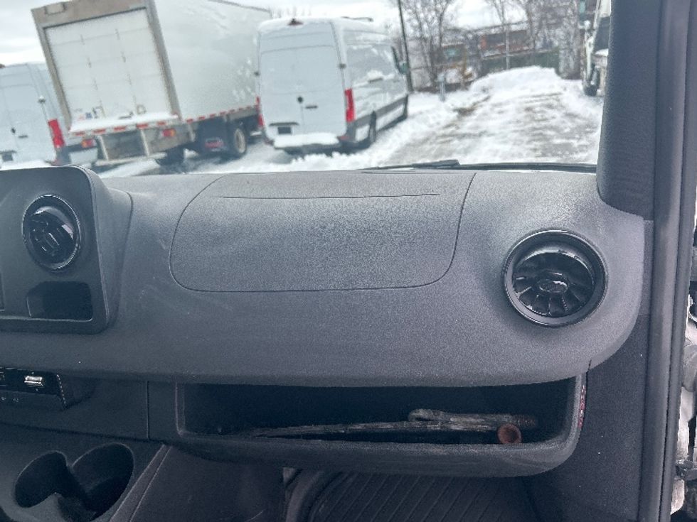 Refrigerated Truck-Light and Medium Duty Trucks-Mercedes-2020-Sprinter-Montreal-PQ-170,599\n\t\tkm-$ 38,500 - Image 21