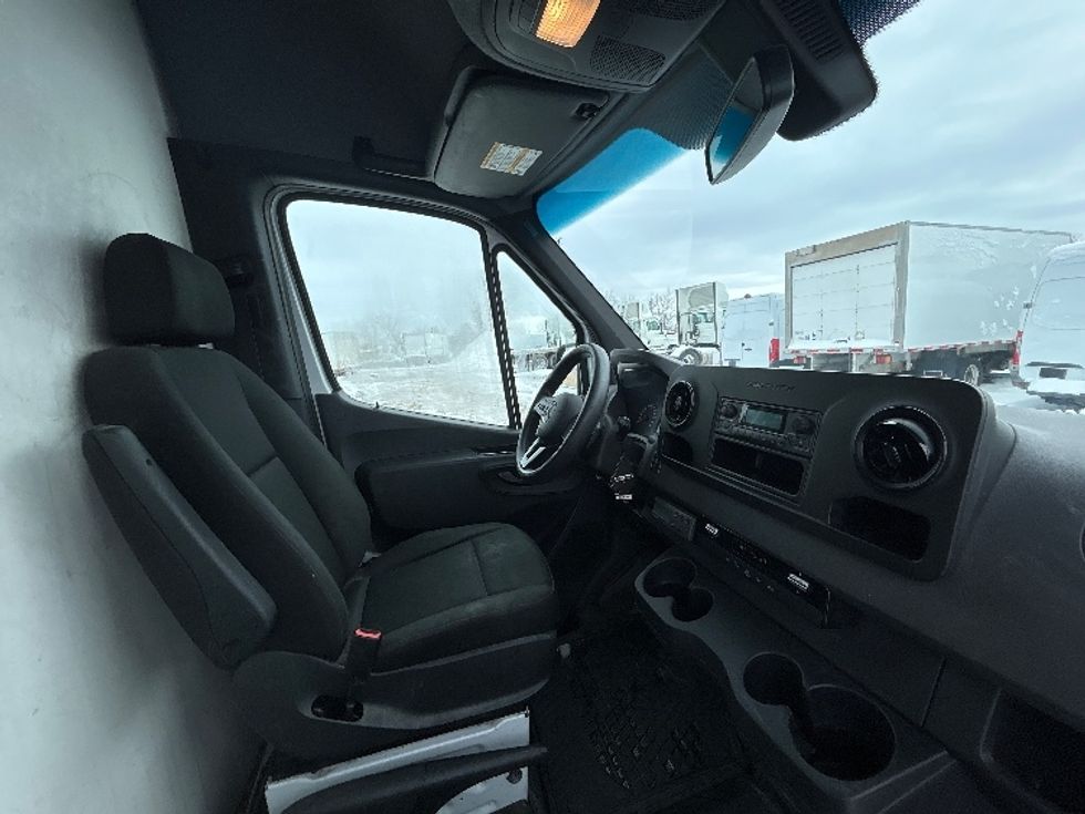 Refrigerated Truck-Light and Medium Duty Trucks-Mercedes-2020-Sprinter-Montreal-PQ-170,599\n\t\tkm-$ 38,500 - Image 22