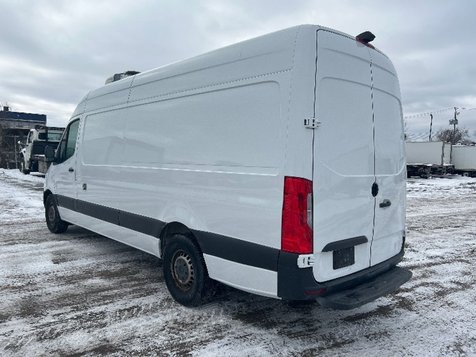 Refrigerated Truck-Light and Medium Duty Trucks-Mercedes-2020-Sprinter-Montreal-PQ-170,599\n\t\tkm-$ 38,500 - Image 6