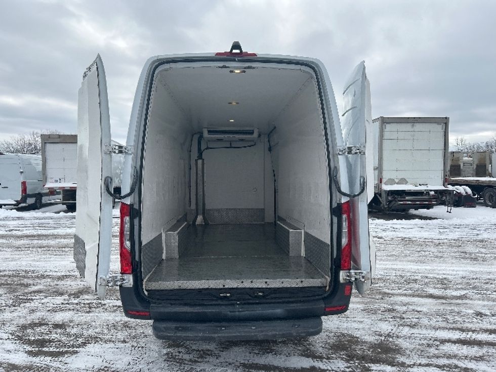 Refrigerated Truck-Light and Medium Duty Trucks-Mercedes-2020-Sprinter-Montreal-PQ-170,599\n\t\tkm-$ 38,500 - Image 8