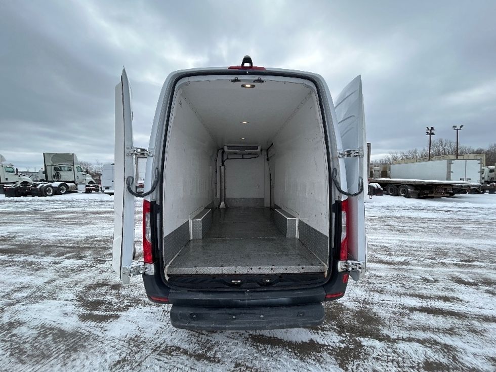 Refrigerated Truck-Light and Medium Duty Trucks-Mercedes-2020-Sprinter-Montreal-PQ-170,599\n\t\tkm-$ 38,500 - Image 9