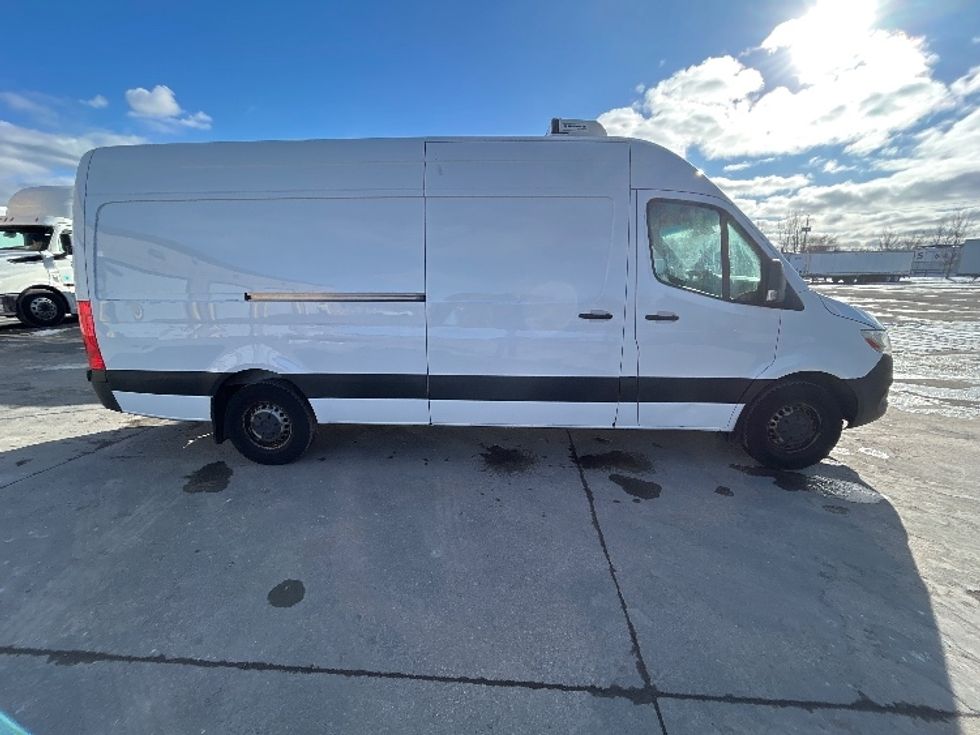 Refrigerated Truck-Light and Medium Duty Trucks-Mercedes-2020-Sprinter-Saint Laurent-PQ-165,222\n\t\tkm-$ 12,750 - Image 13