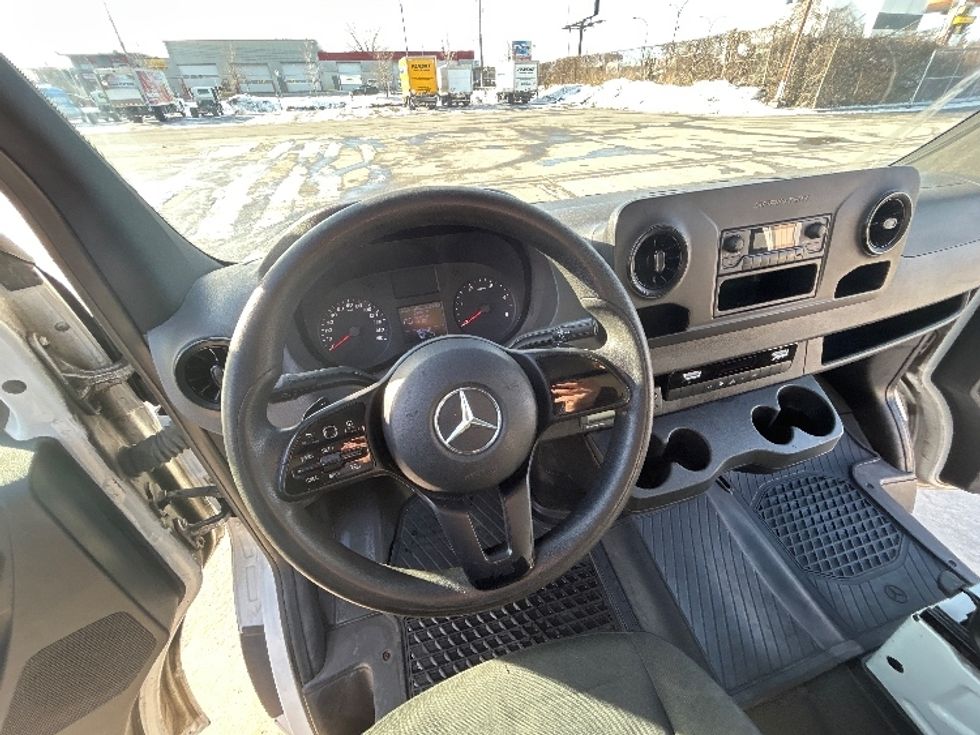 Refrigerated Truck-Light and Medium Duty Trucks-Mercedes-2020-Sprinter-Saint Laurent-PQ-165,222\n\t\tkm-$ 12,750 - Image 15