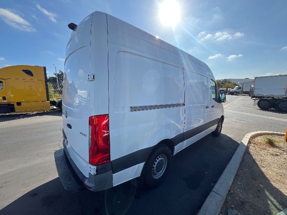 Refrigerated Truck-Light and Medium Duty Trucks-Mercedes-2021-Sprinter-Torrance-CA-115,261\n\t\tmiles-$ 42,000 - Image 13